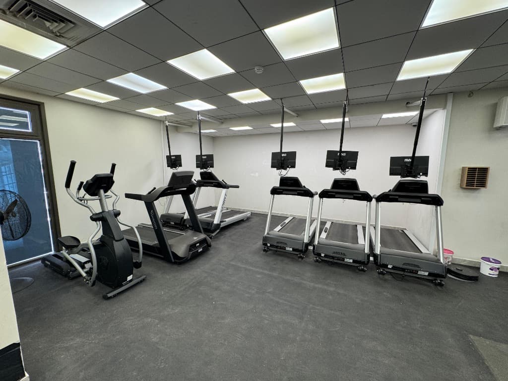 חדר קרדיו — הליכונים ואליפטיקל