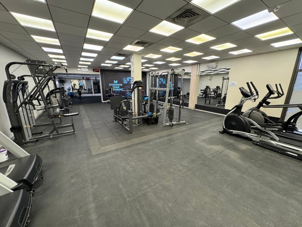 מתחם הכרדיו ומכונות האימון