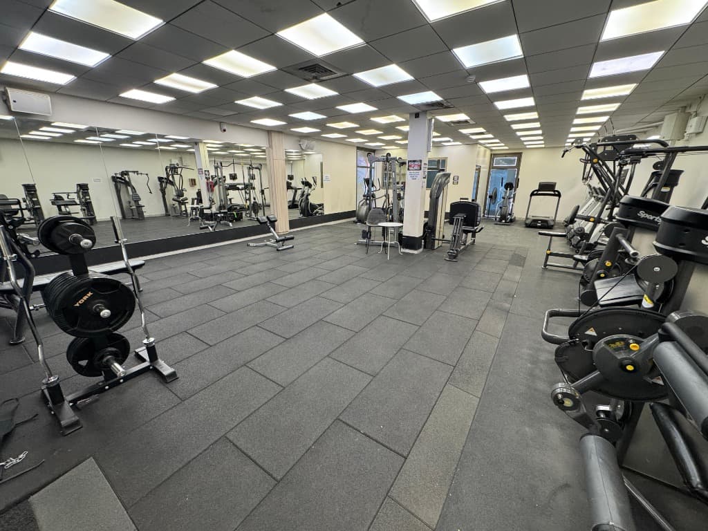 אולם הכושר הגברים — מבט רחב